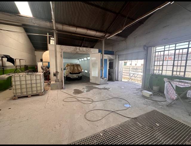 2,230M² INDUSTRIAL YARD FOR SALE IN KEMPTON PARK CENTRAL